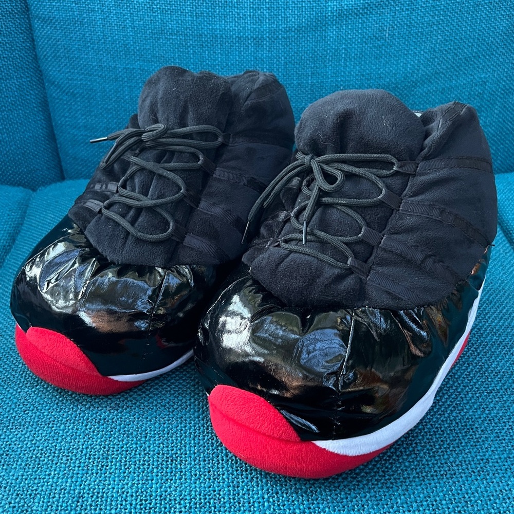 Jordan 11 Bred Plush Slippers Mens Size 7-8